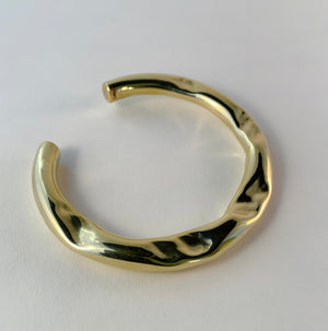 
            
                Load image into Gallery viewer, Nia Hoops Small + Bangle Set
            
        